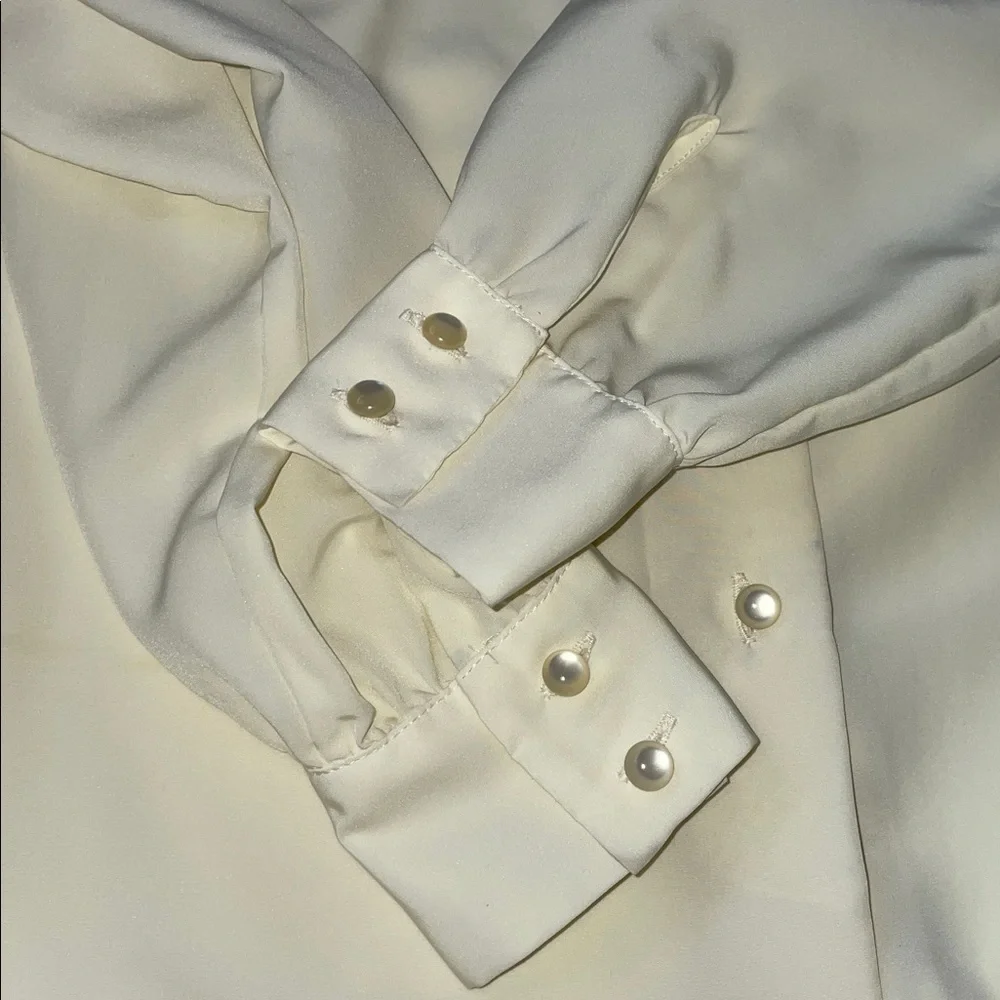 Vintage 1970’s Pendleton Women's Light Yellow Button Down Shirt. - Picture 4 of 5